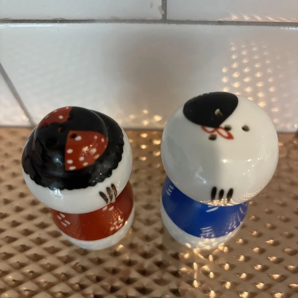 Vtg Retro MCM Kitschy Kokeshi Doll Salt‎ & Pepper Shakers Glaze Made In Japan